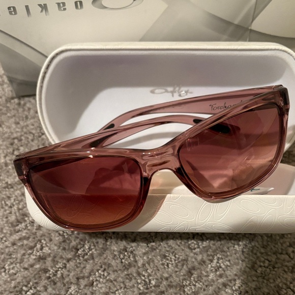 Oakley Women's Sunglasses in Pink - Picture 4 of 4